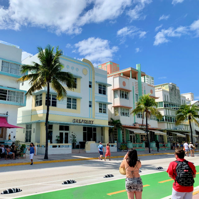 Lincoln Road is just 5-minutes away from luxurious beachfront resorts and historic Art Deco hotels.
