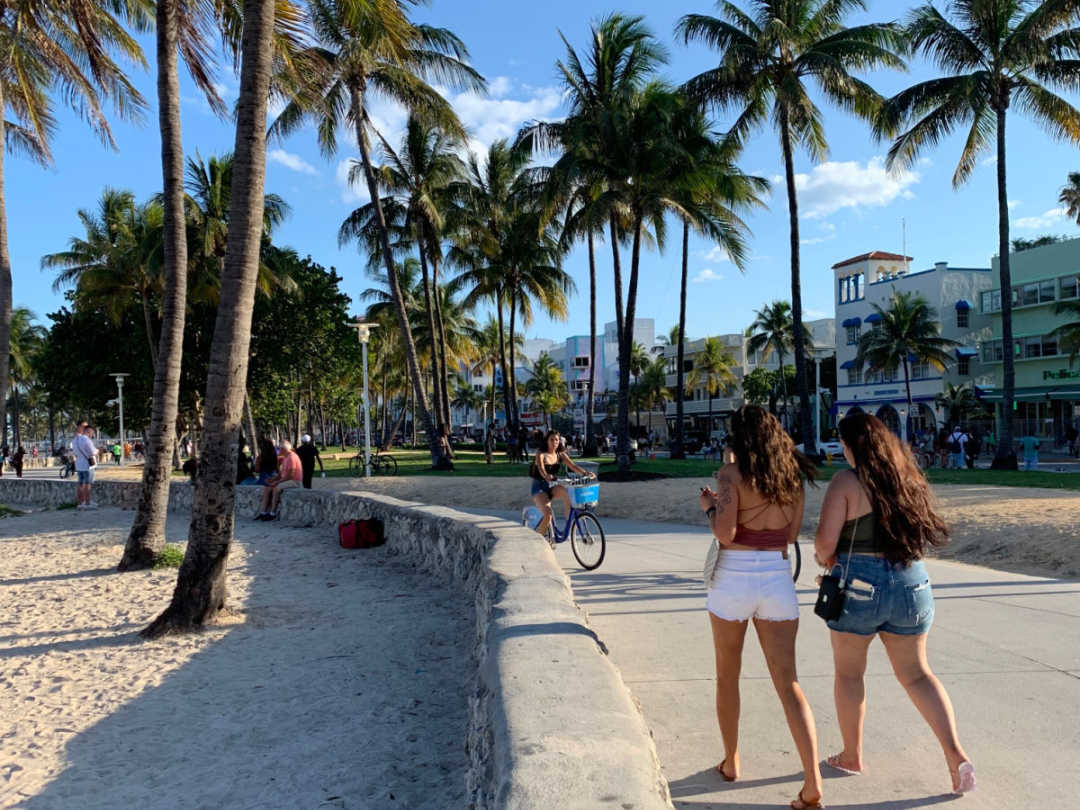 Stroll, bike, or jog along the Miami Beachwalk