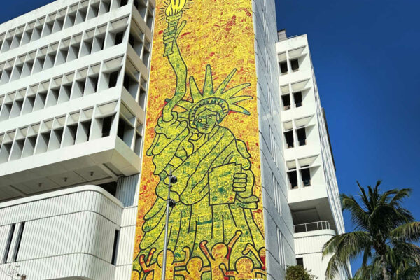 Lincoln Road is a vibrant and lively destination for art enthusiasts, offering a wide range of galleries, exhibitions, and cultural attractions.